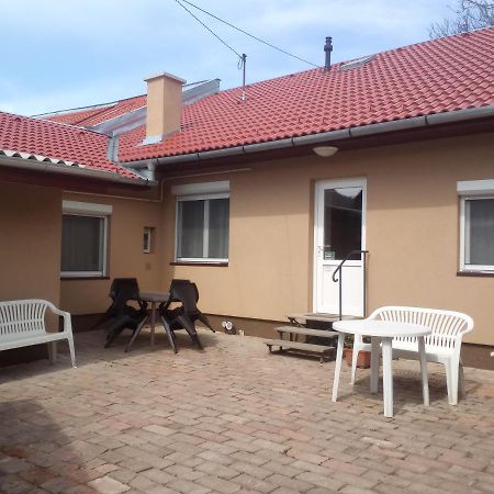 Start Apartmanok Pécs Esterno foto