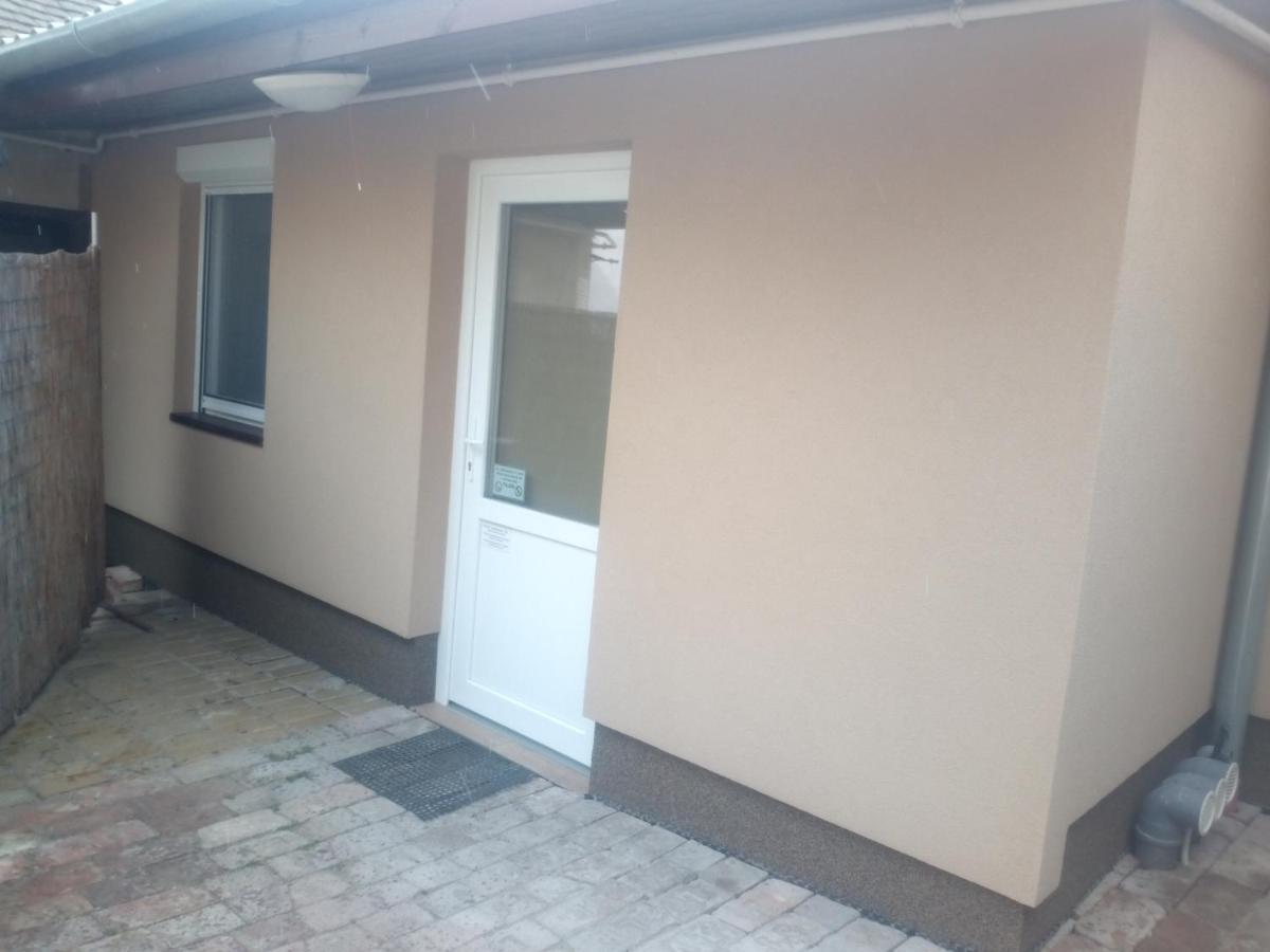 Start Apartmanok Pécs Esterno foto