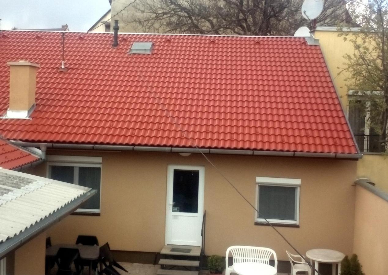 Start Apartmanok Pécs Esterno foto