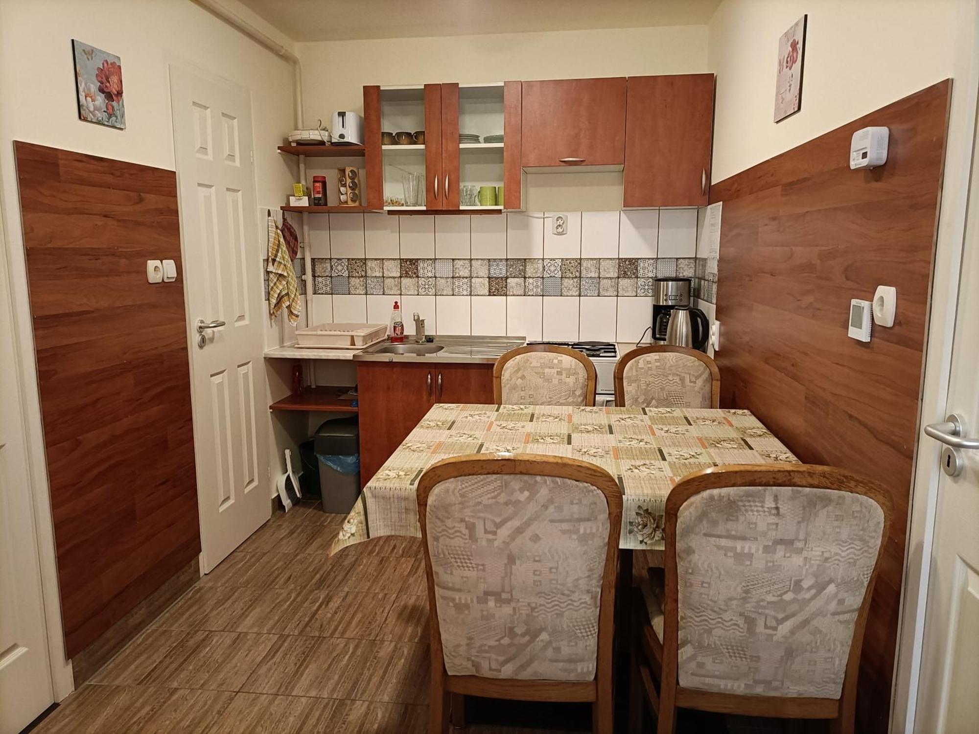 Start Apartmanok Pécs Esterno foto