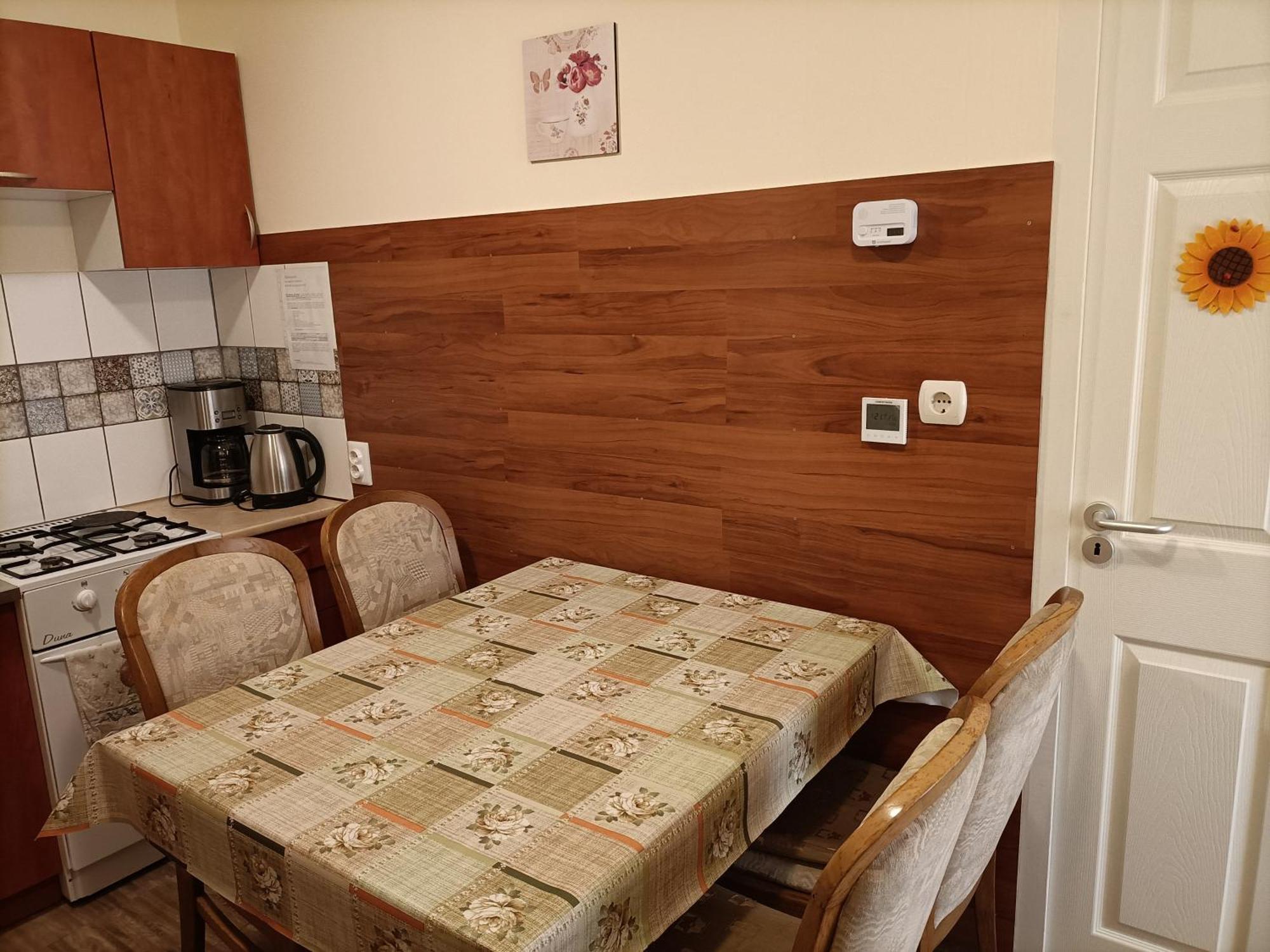 Start Apartmanok Pécs Esterno foto