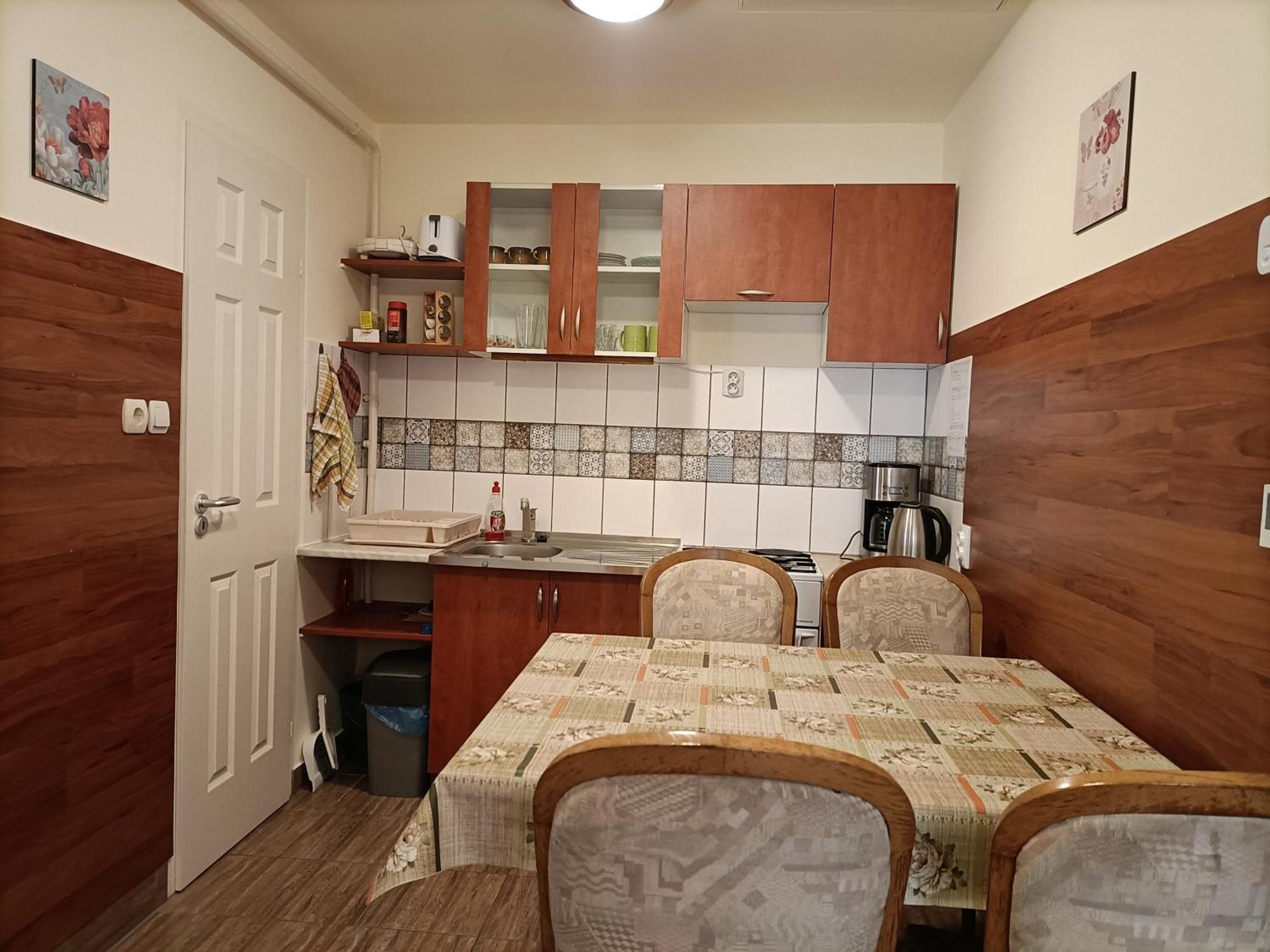Start Apartmanok Pécs Esterno foto