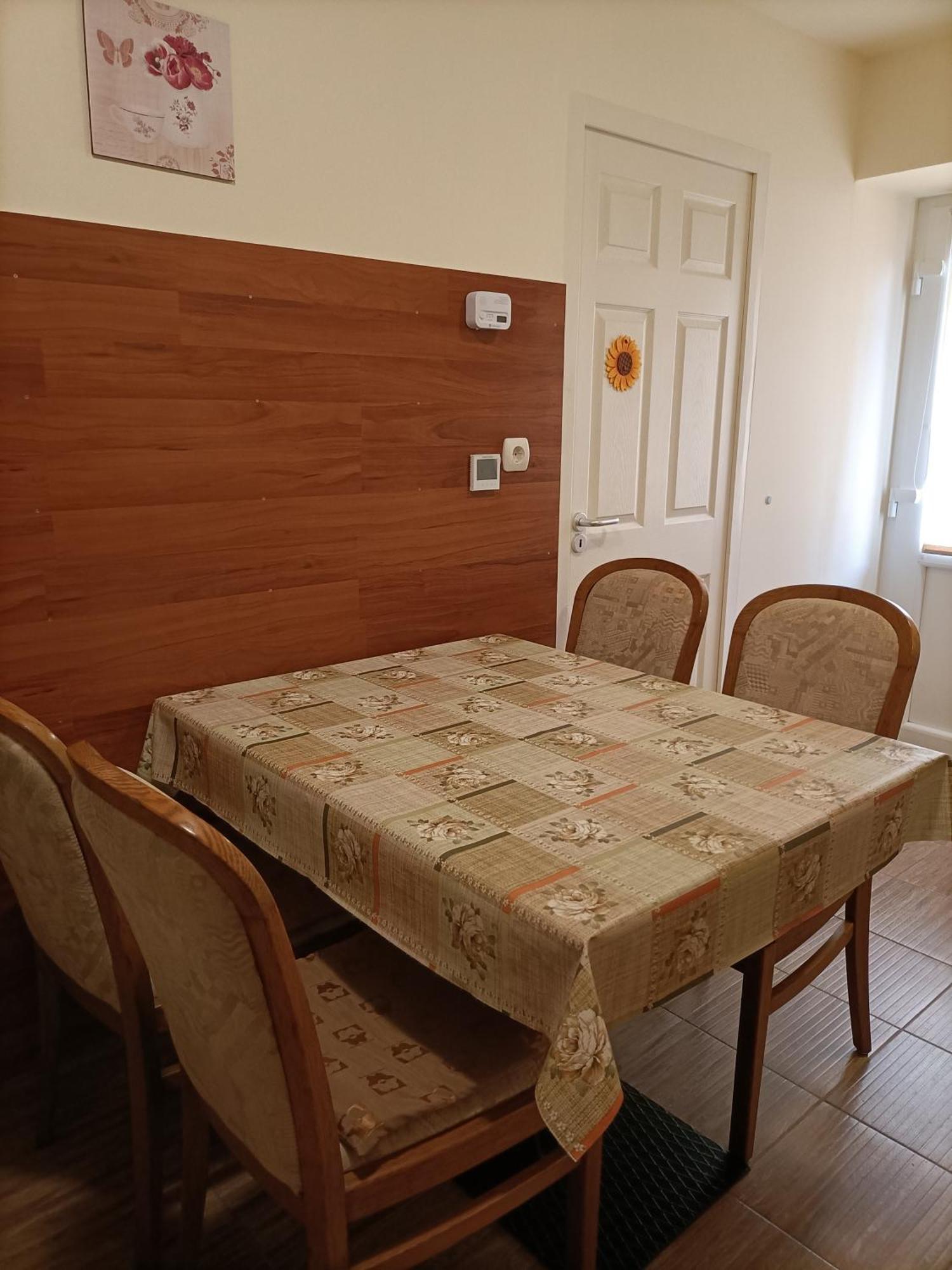 Start Apartmanok Pécs Esterno foto