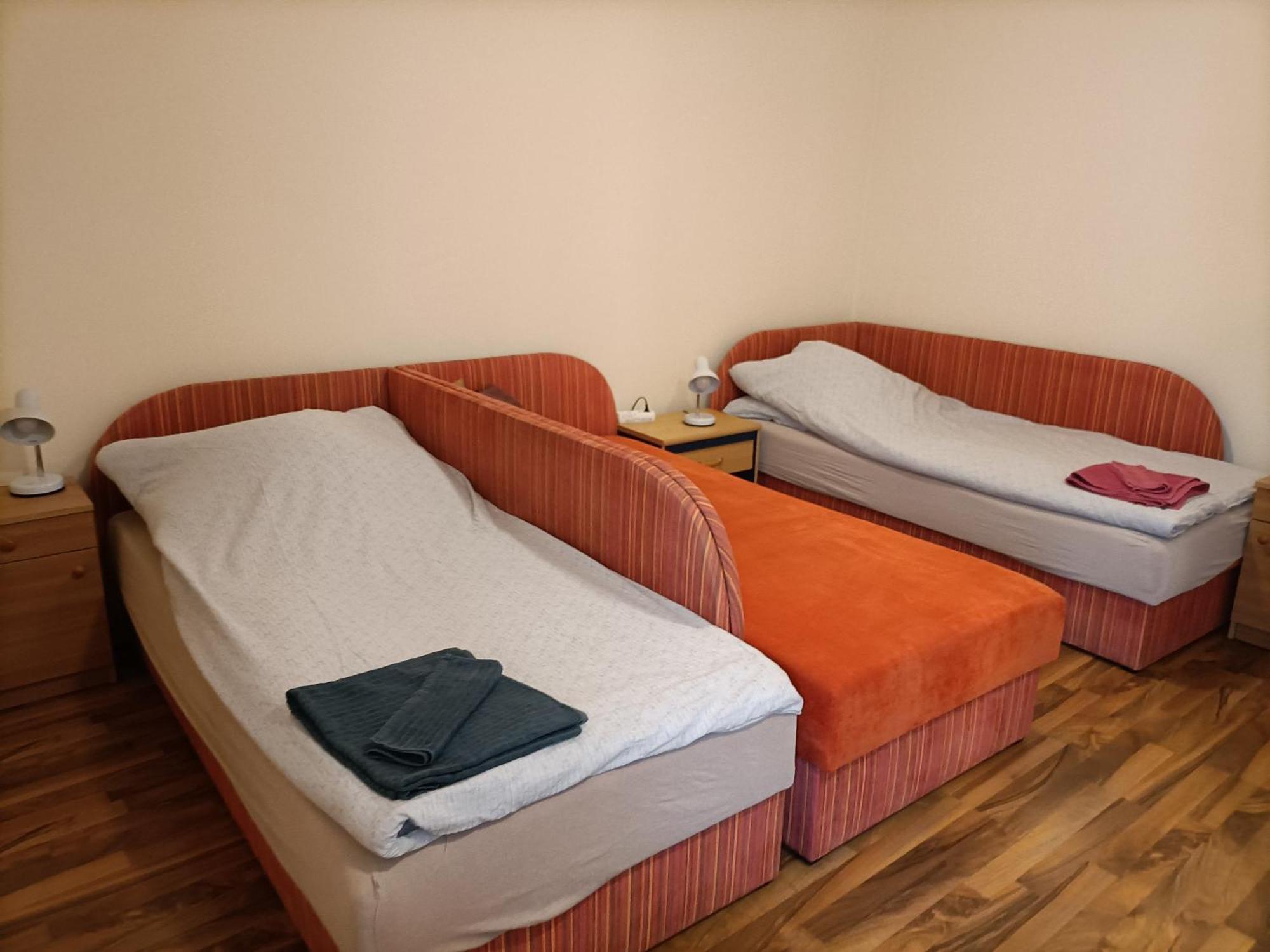 Start Apartmanok Pécs Esterno foto