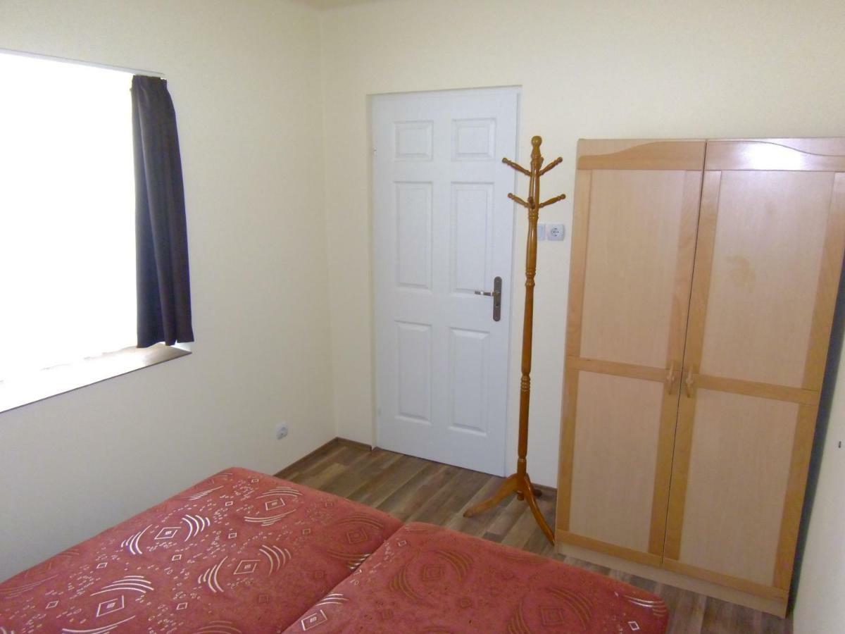Start Apartmanok Pécs Esterno foto