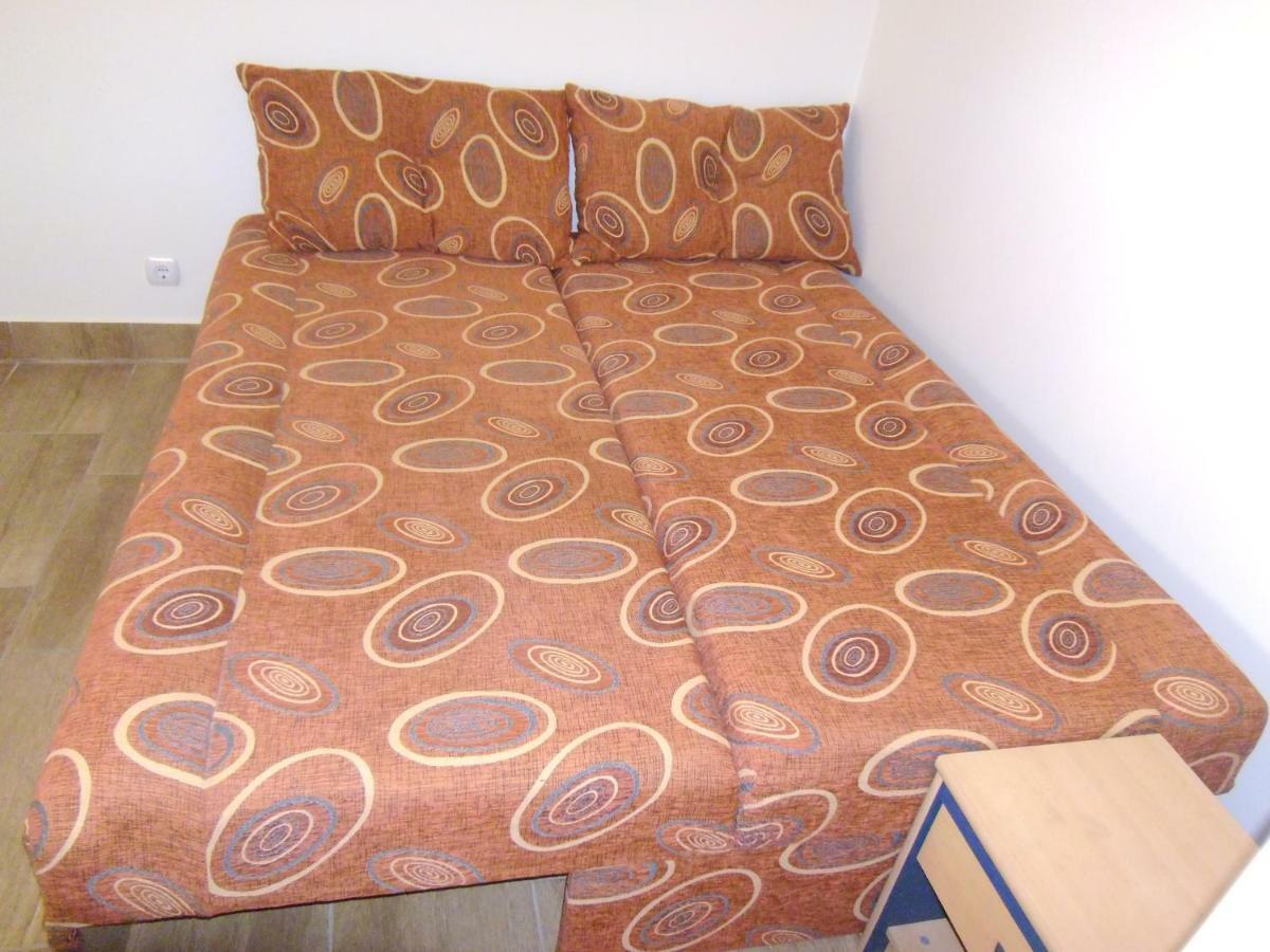 Start Apartmanok Pécs Esterno foto