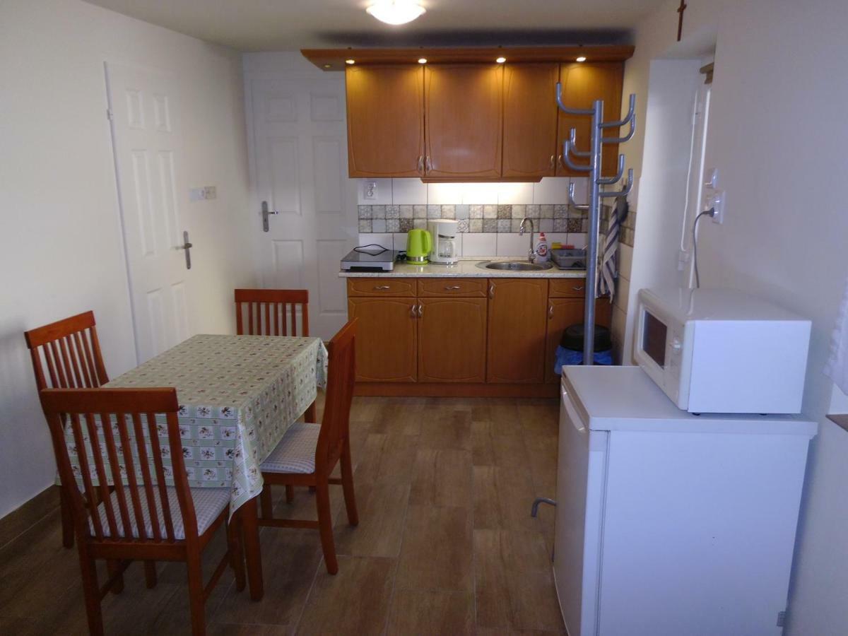 Start Apartmanok Pécs Esterno foto
