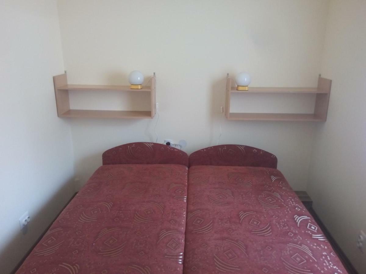 Start Apartmanok Pécs Esterno foto