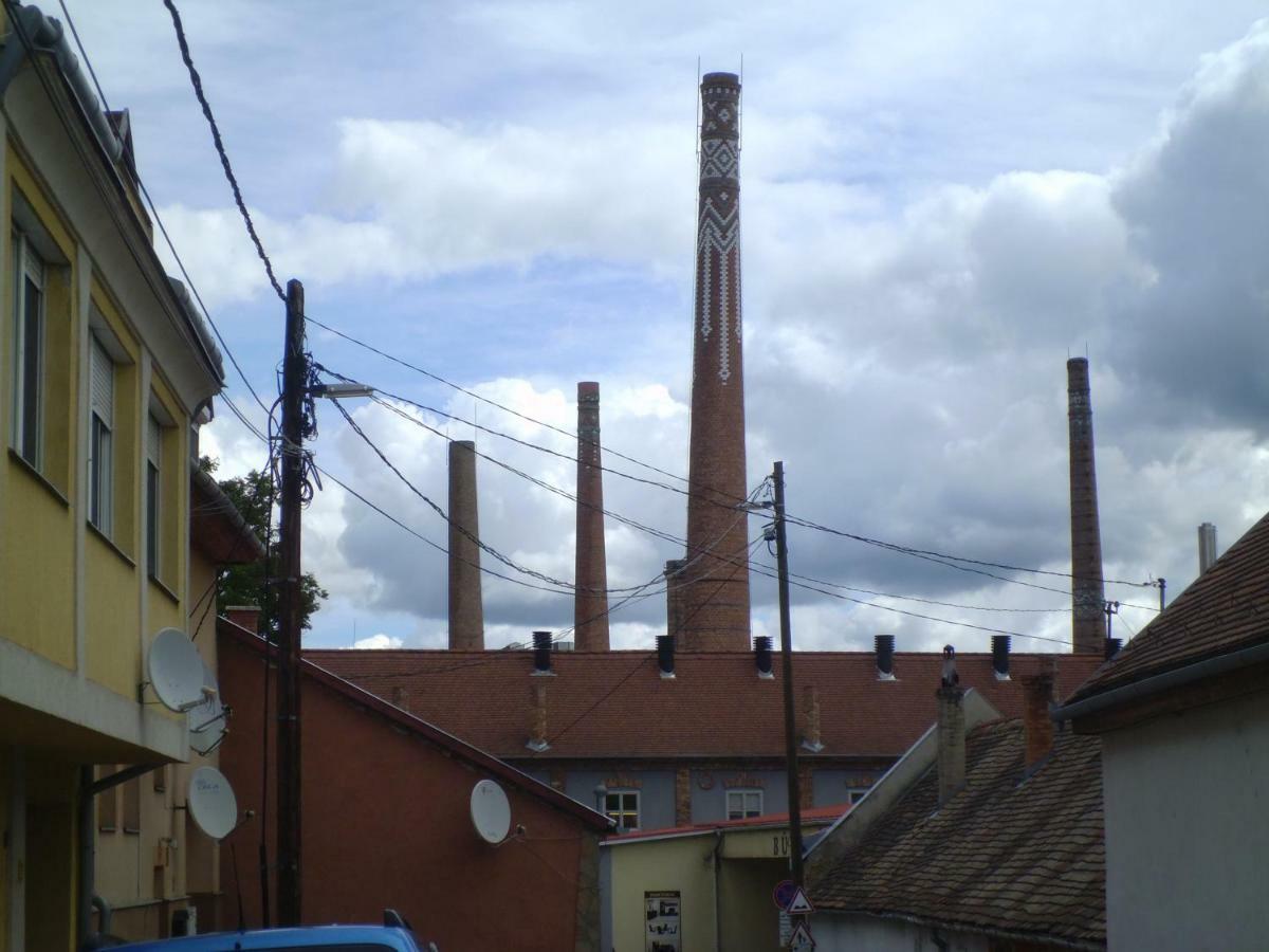 Start Apartmanok Pécs Esterno foto