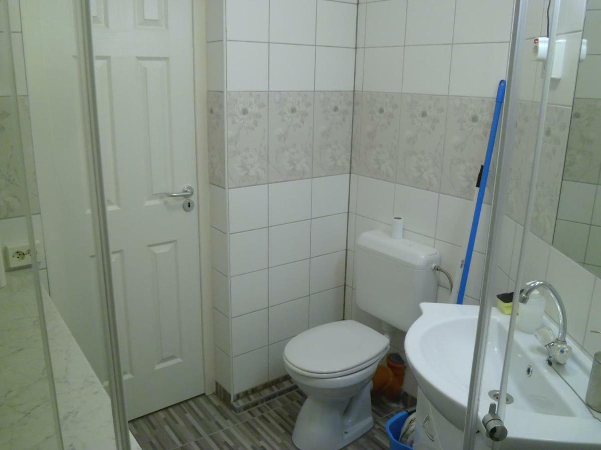 Start Apartmanok Pécs Esterno foto