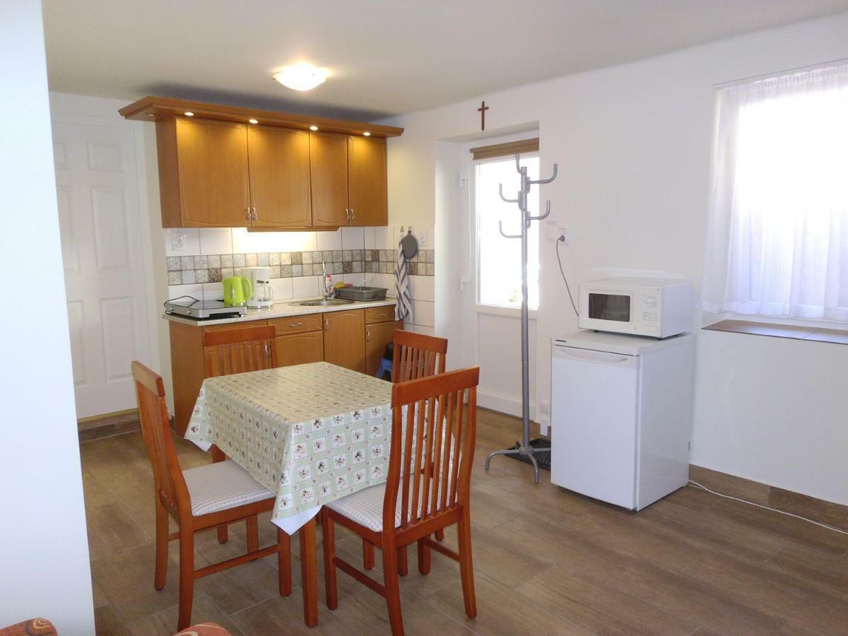 Start Apartmanok Pécs Esterno foto